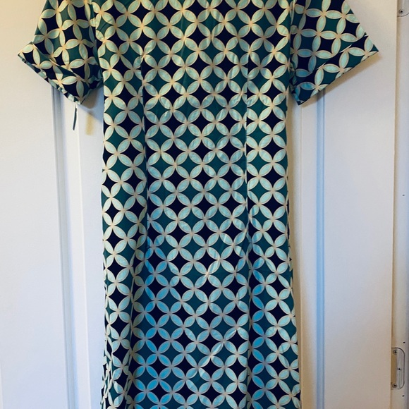 Becky & Max. Button down fitted shift dress - Picture 3 of 7